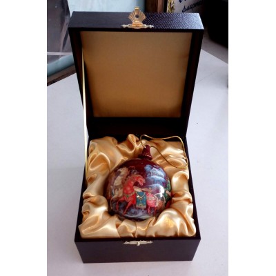 Новогодний елочный шар в подарочном футляре